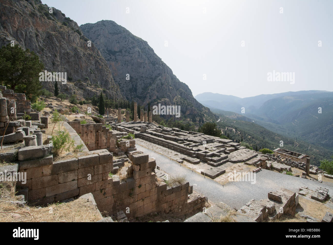 Le site archéologique de Delphes, en Grèce et le paysage de montagne environnant Banque D'Images