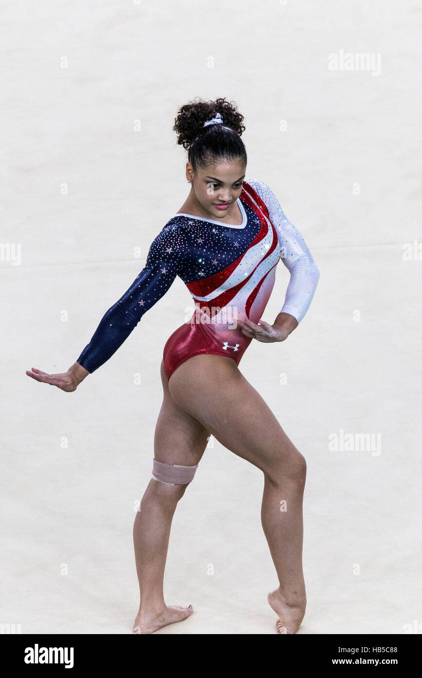 Rio de Janeiro, Brésil. 9 août 2016. Lauren Hernandez (USA) effectue l'exercice au sol dans le cadre de l'épreuve qui l'équipe de gymnastique féminine Banque D'Images