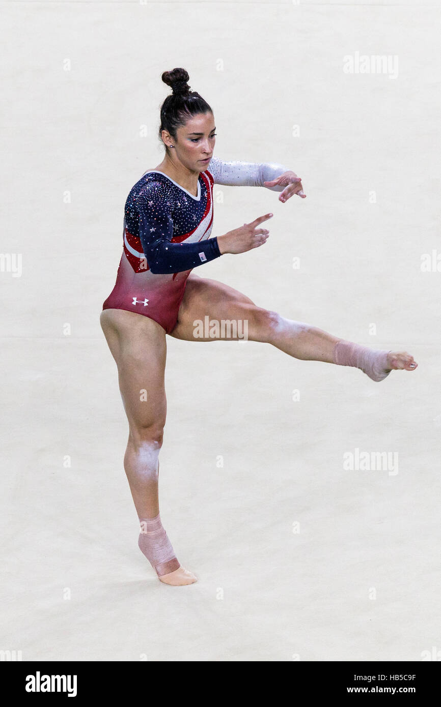 Rio de Janeiro, Brésil. 9 août 2016. Alexandra Raisman (USA) effectue l'exercice au sol dans le cadre de l'épreuve qui l'équipe de gymnastique féminine Banque D'Images
