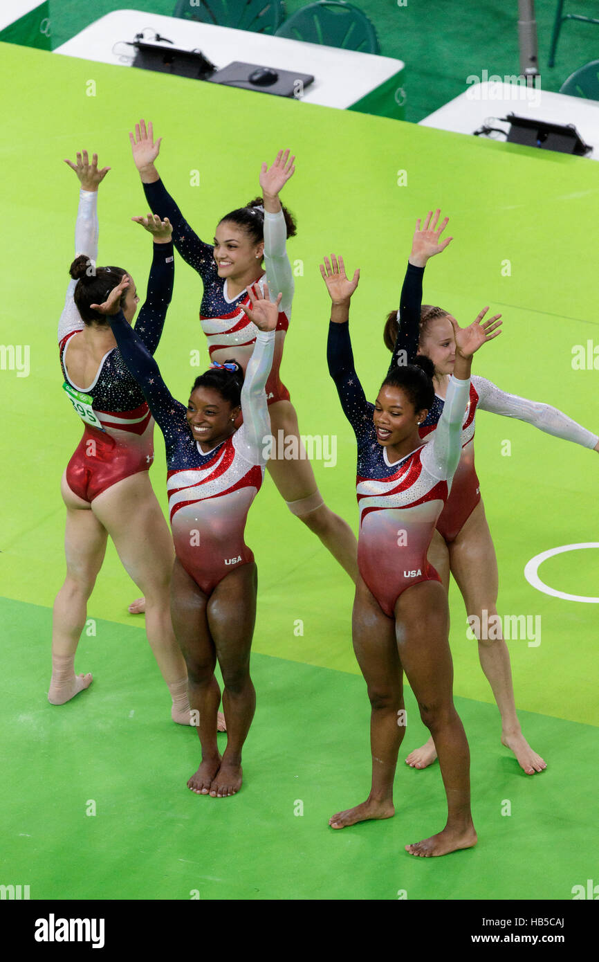 USA Women's Gymnastics équipe gagne la médaille d'or au Jeux Olympiques d'été 2016. ©PAUL J. Sutton/PCN la photographie. Banque D'Images