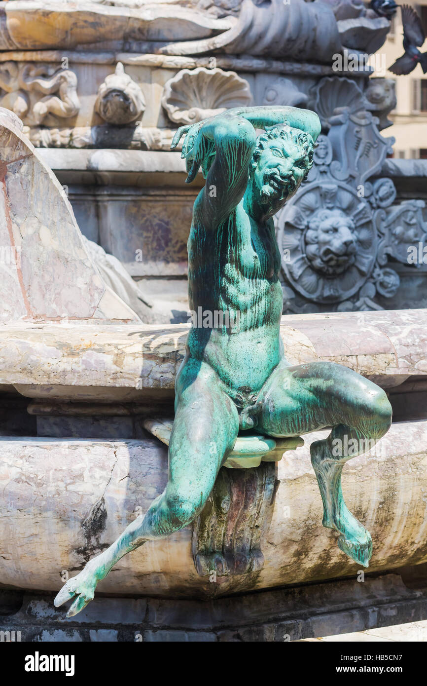 Sculptures en bronze mythique de Charybde en Scylla et le piédestal de la célèbre statue de Neptune à Florence, Italie Banque D'Images