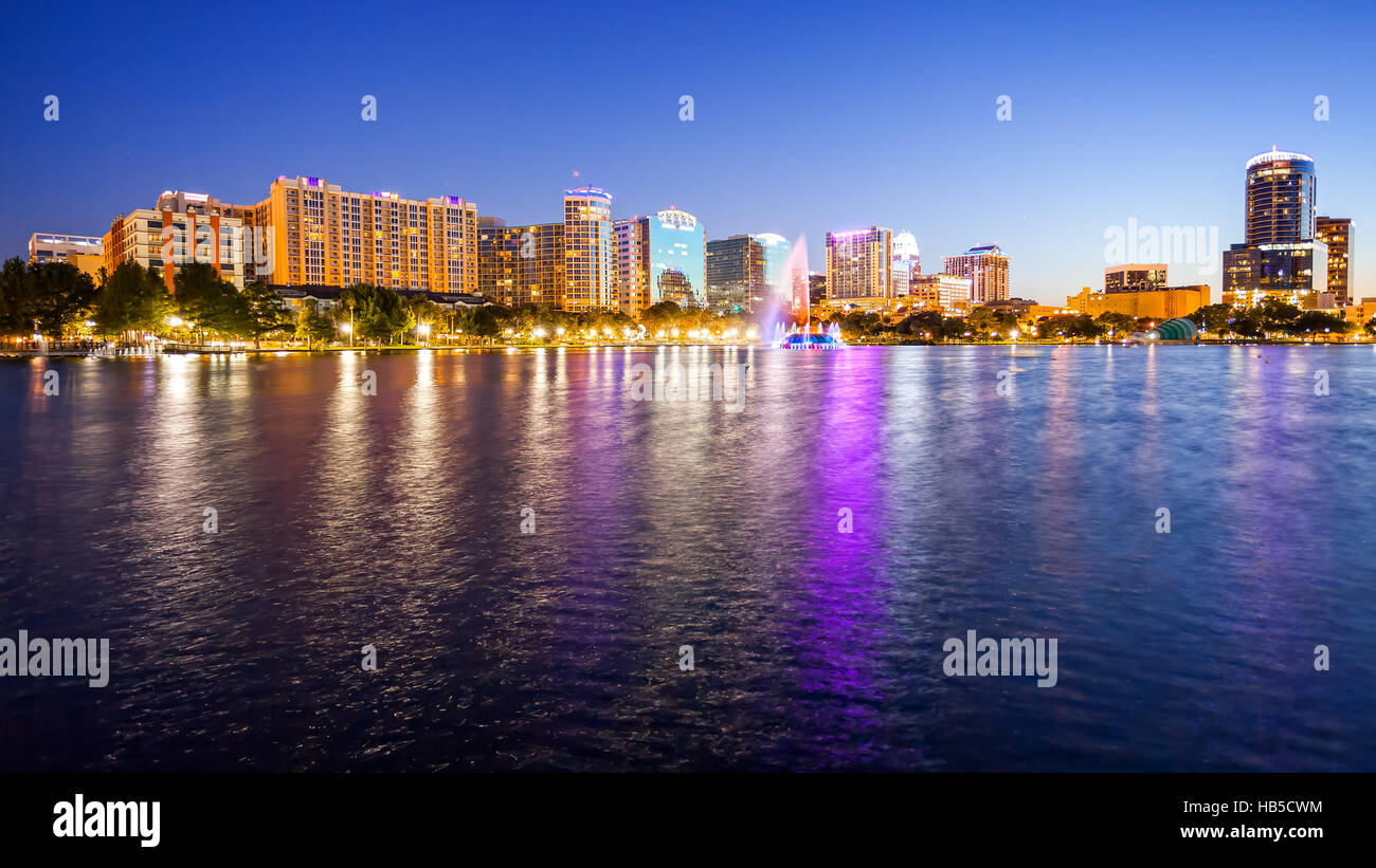 Orlando, Floride cityscape skyline at night avec les lumières de la ville Banque D'Images
