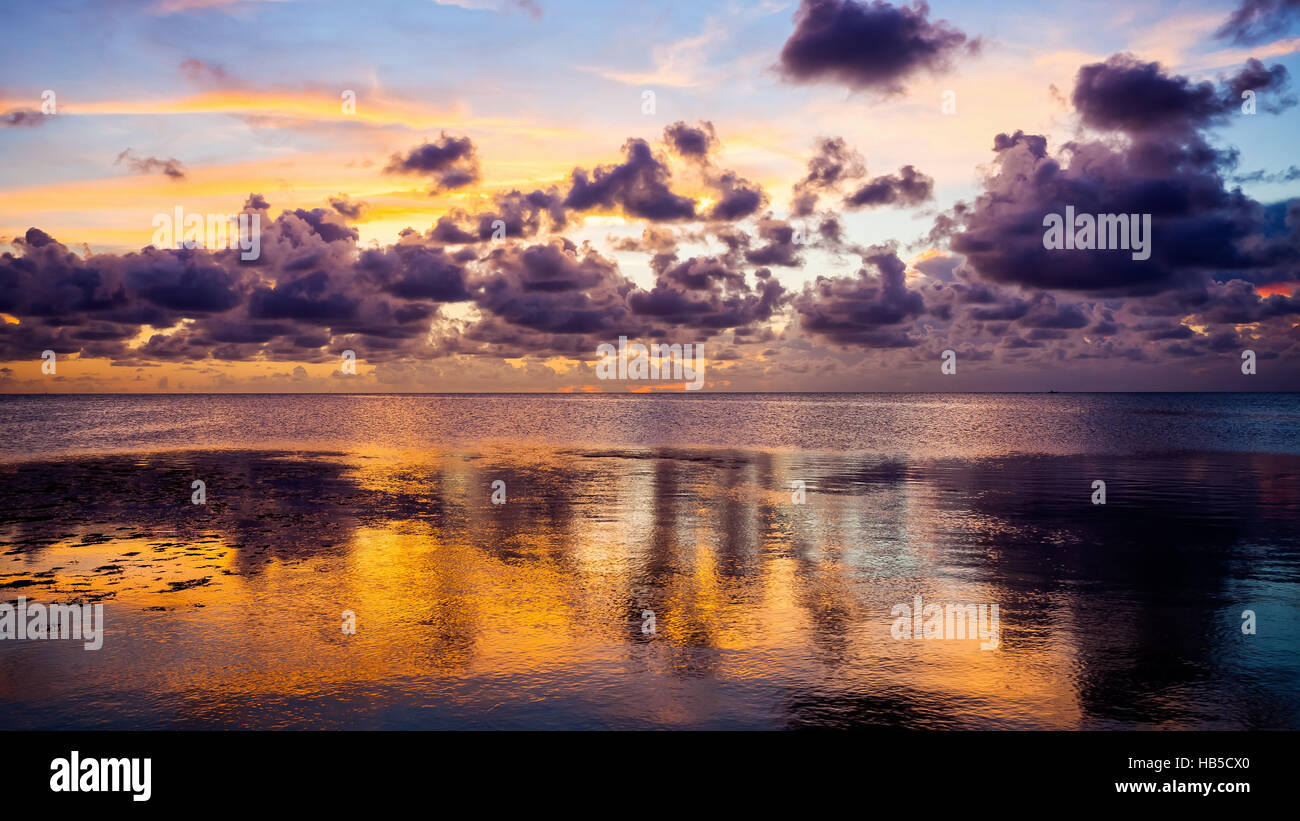 Coucher de soleil spectaculaire sur le golfe du Mexique, dans les Florida Keys Banque D'Images