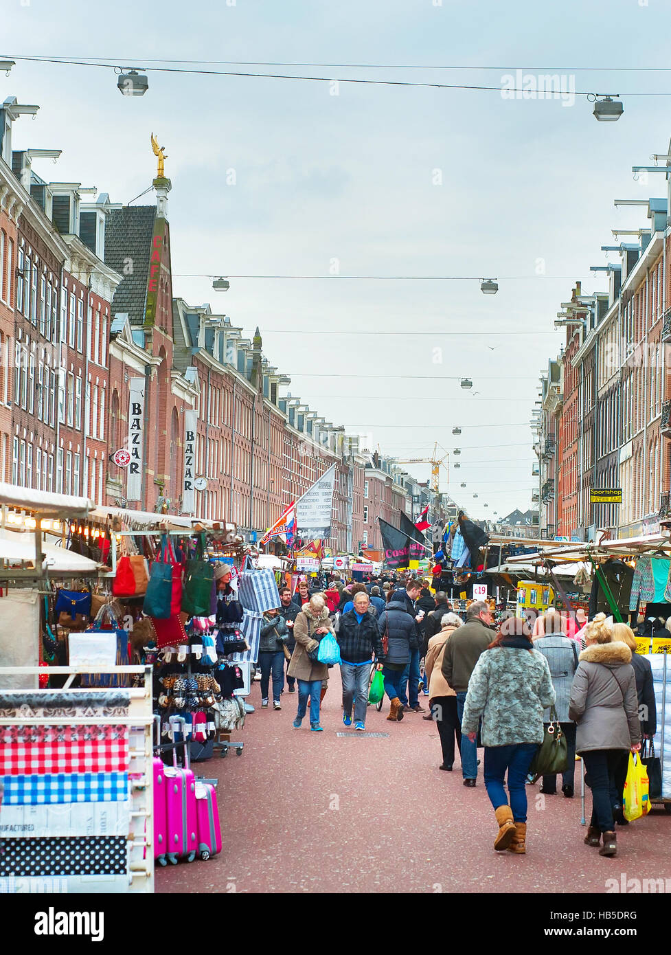 Les gens au marché Albert Cuyp d'Amsterdam. Pays-bas Banque D'Images