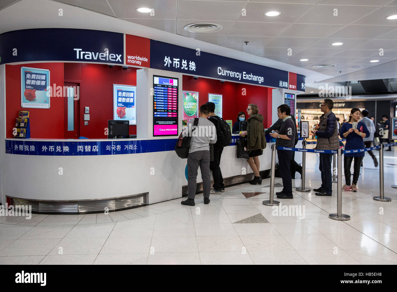 Travelex bureau de change de l'aéroport international de Hong Kong Chine Banque D'Images