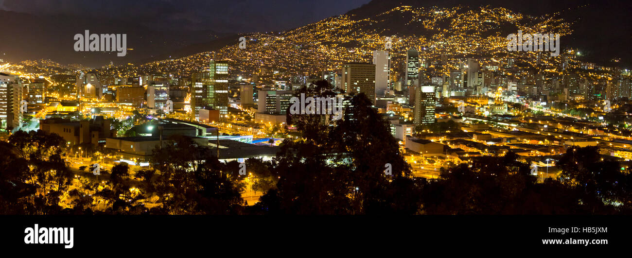 Rues de la région de Medellin, Colombie, la nuit Banque D'Images