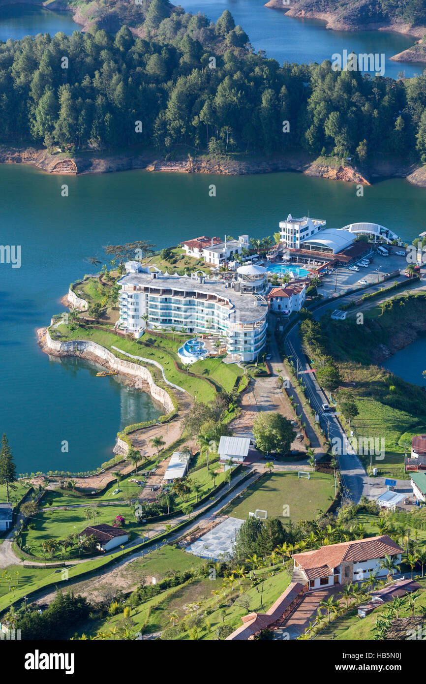 L''hôtel, de lacs et d'îles à Guatape en Antioquia, Colombie Banque D'Images
