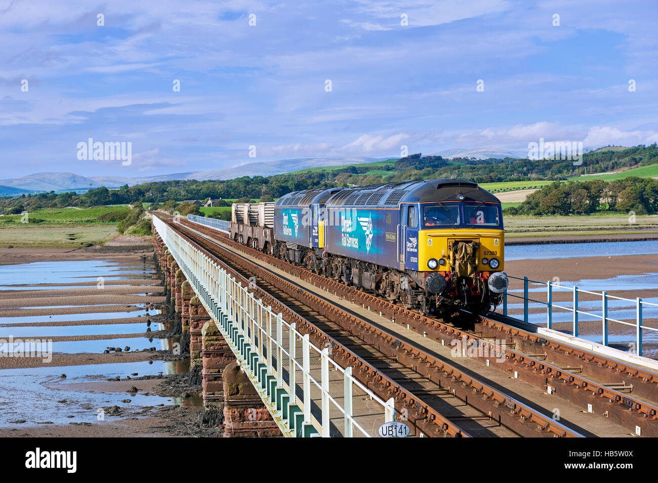 57303 & 57301 Eskmeals avec vous sur viaduc 6K73 17:18 B.N.F. de Sellafield à Crewe d'évitement du charbon. 29 août 2016. Banque D'Images