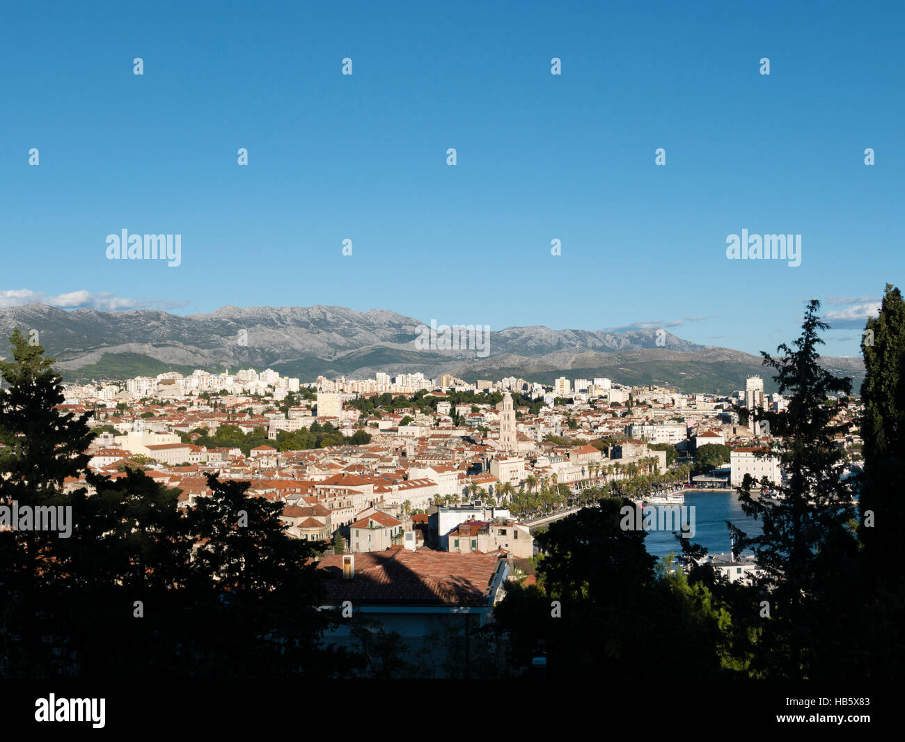 Vue de Split de Marjan, Split, de la côte dalmate, République de Croatie. Banque D'Images