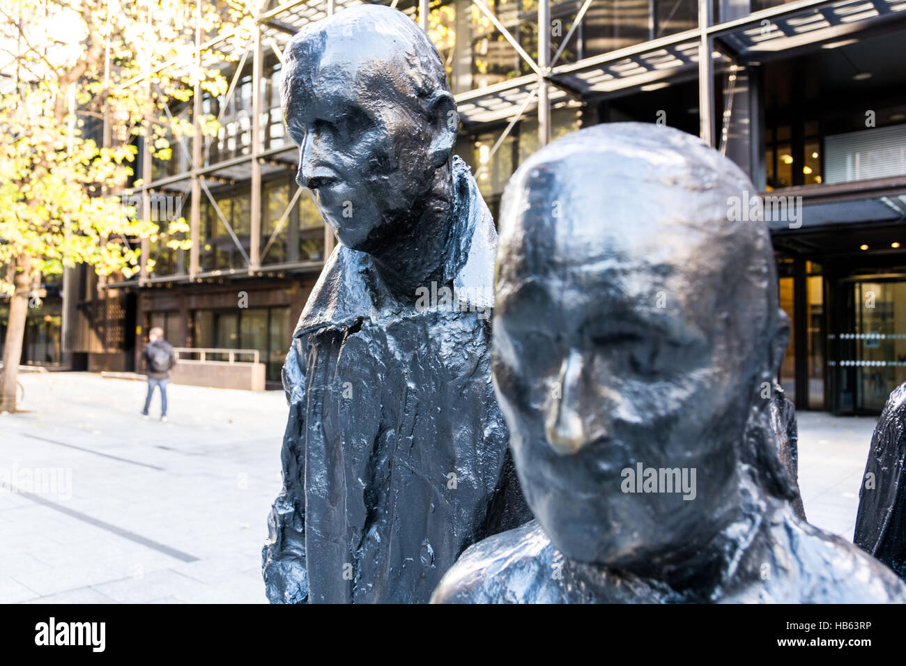 George Segal, le bronze sculpture 'Rush Hour' dans Broadgate, London, England, UK Banque D'Images