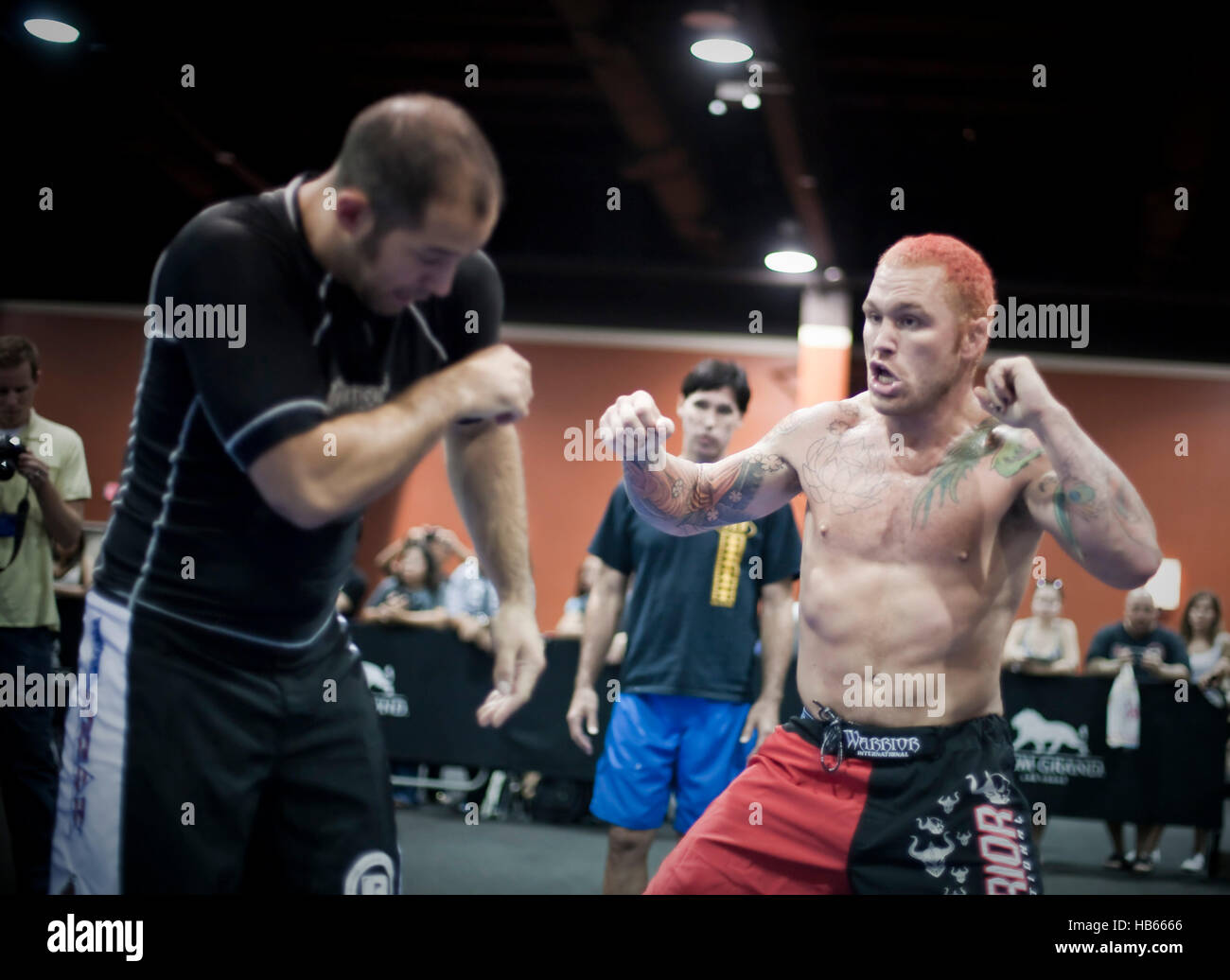 UFC fighter Chris Leben (cheveux roux) au cours d'une session de formation avant d'UFC 116 le 30 juin 2010 à Las Vegas, Nevada. Photo par Francis Specker Banque D'Images