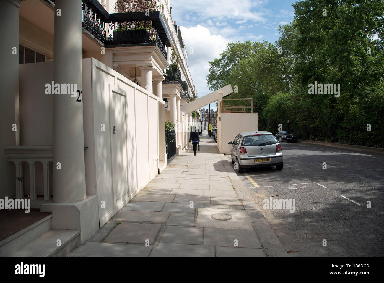 Le forage du sol aller tirer sur trottoir Banque D'Images