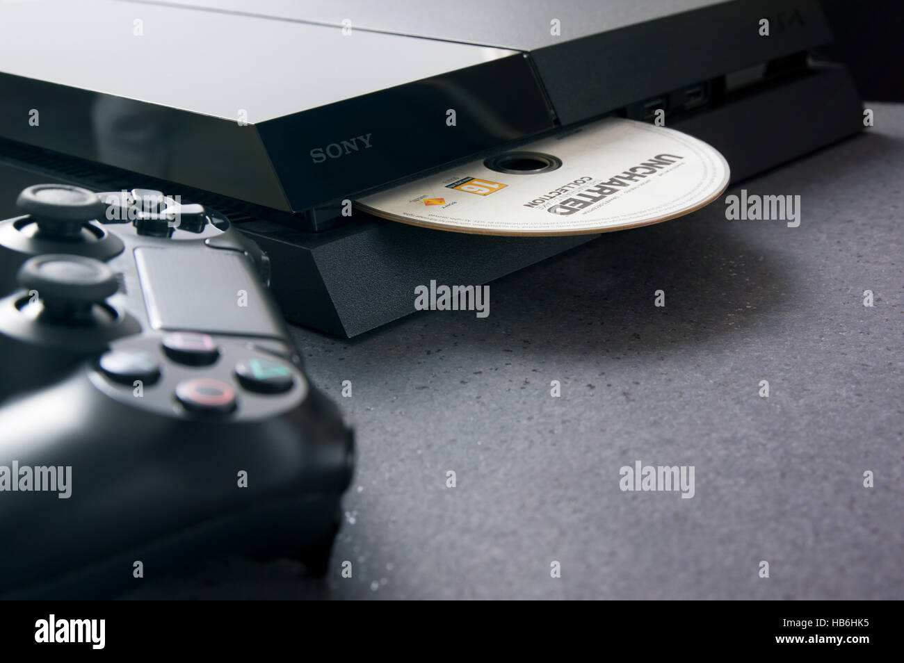 WROCLAW, Pologne - 30 NOVEMBRE 2016 : Playstation 4 sur 24. La PlayStation 4 est une console de jeu vidéo développé par Sony Computer Entertainment Banque D'Images