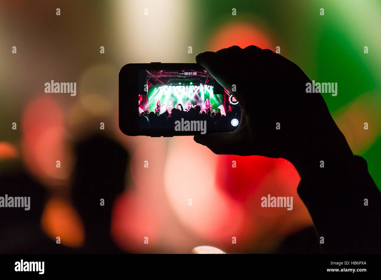 Les mélomanes fait photo avec I-Phone Banque D'Images