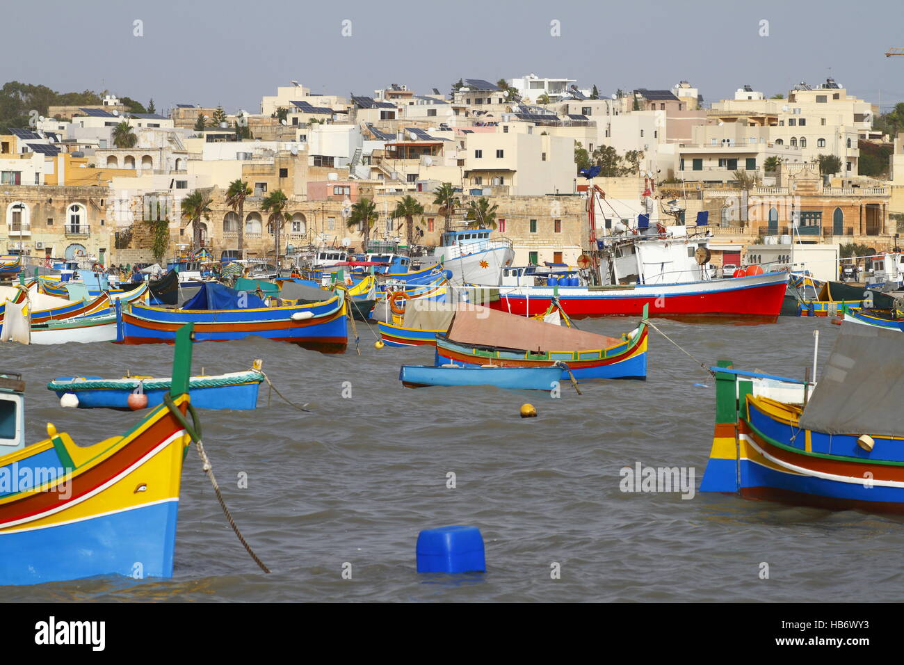 Bateaux de pêche dans le port de Marsaxlokk, Malte Banque D'Images