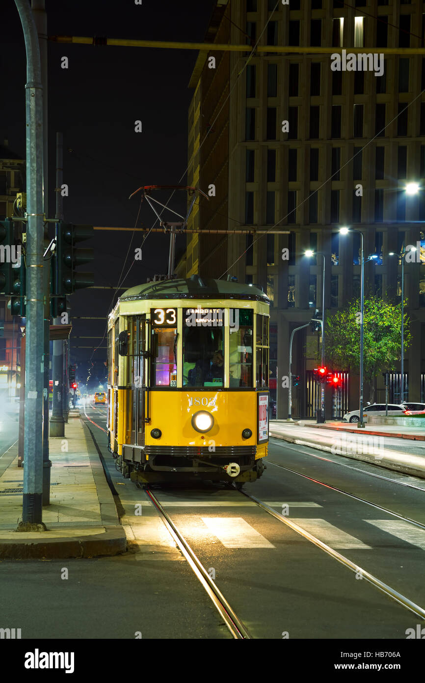 Vieux tram à Milan, Italie Banque D'Images