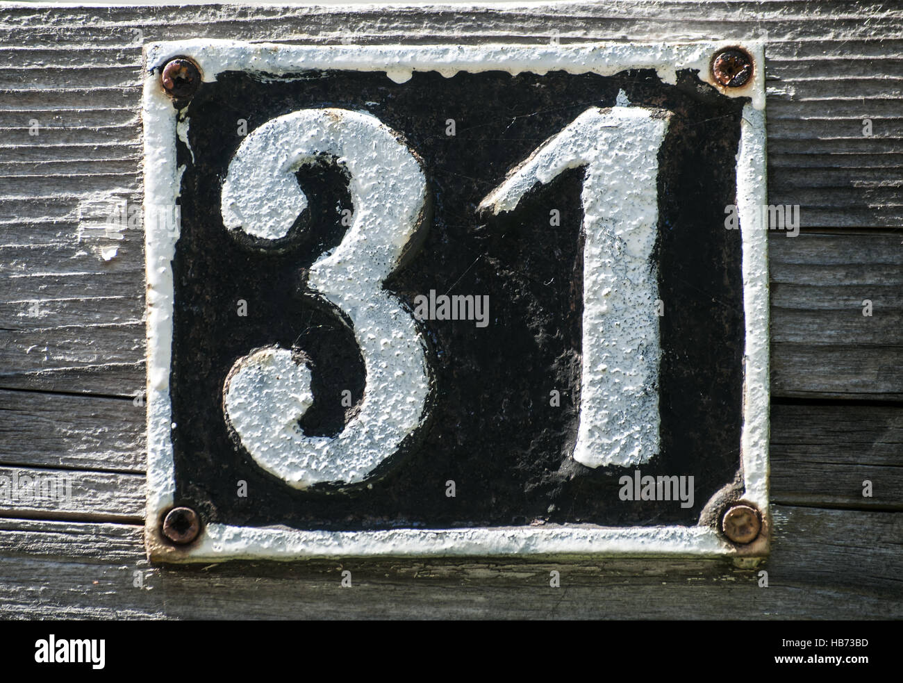 Ancienne rétro plaque en fonte numéro 31 Banque D'Images