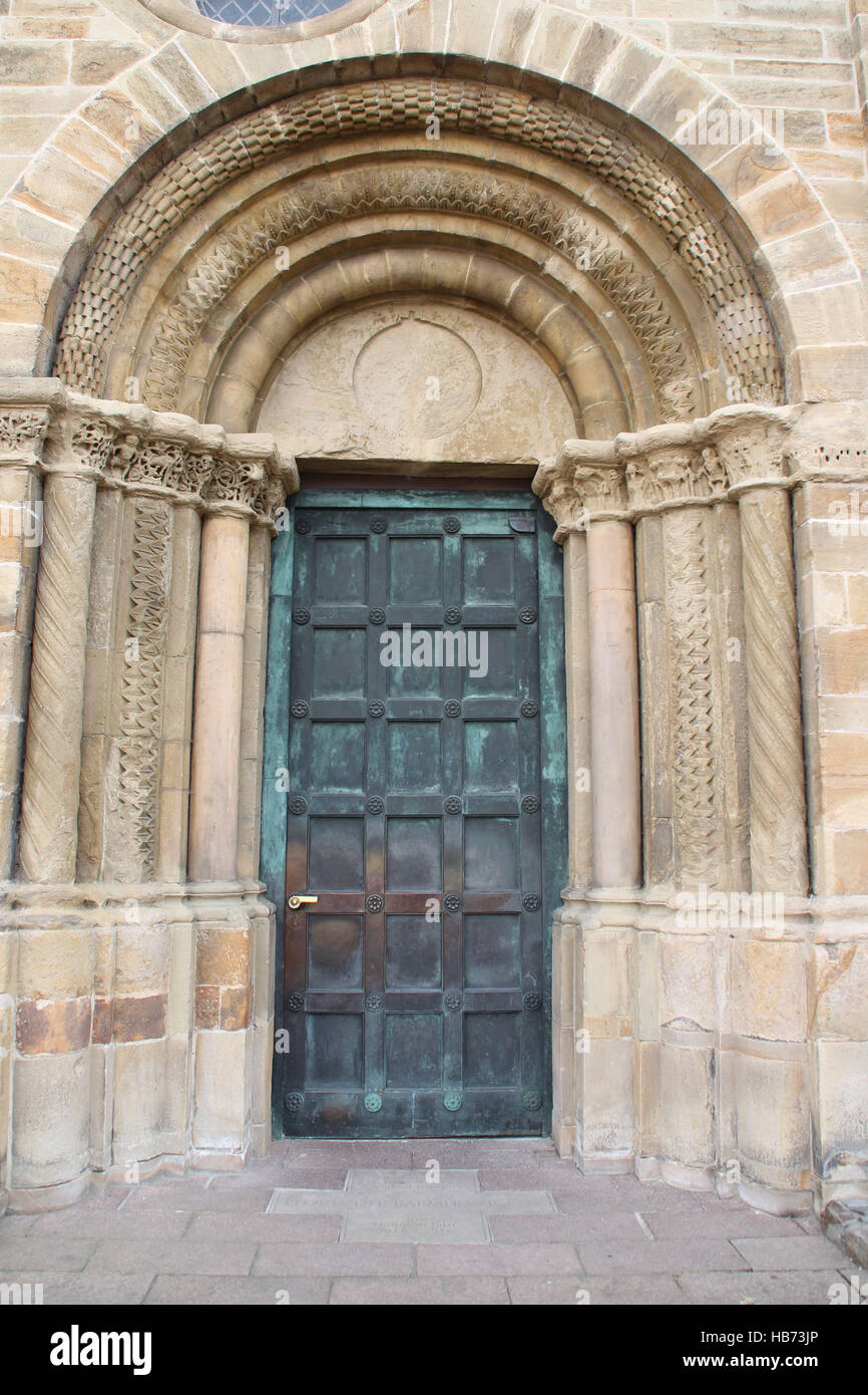 Une porte de la cathédrale. Banque D'Images
