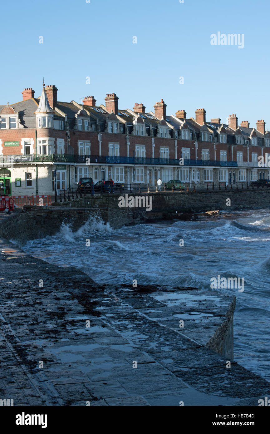 Mer Agitée à Swanage, Dorset. Banque D'Images