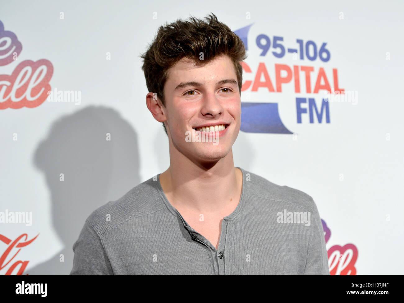 Shawn Mendes lors du Capital Jingle Bell Ball avec Coca-Cola au London's O2 arena. ASSOCIATION DE PRESSE Photo. Photo date : dimanche 4 décembre 2016. Crédit photo doit se lire : Hannah McKay/PA Wire Banque D'Images