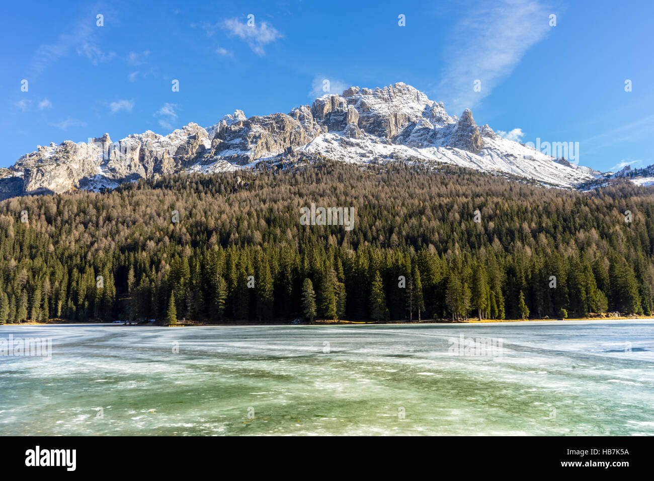 Le lac de Misurina ou Lago di Misurina Dolomites italiennes et Tre Cime di Lavaredo, Padova, Veneto - Italie Banque D'Images