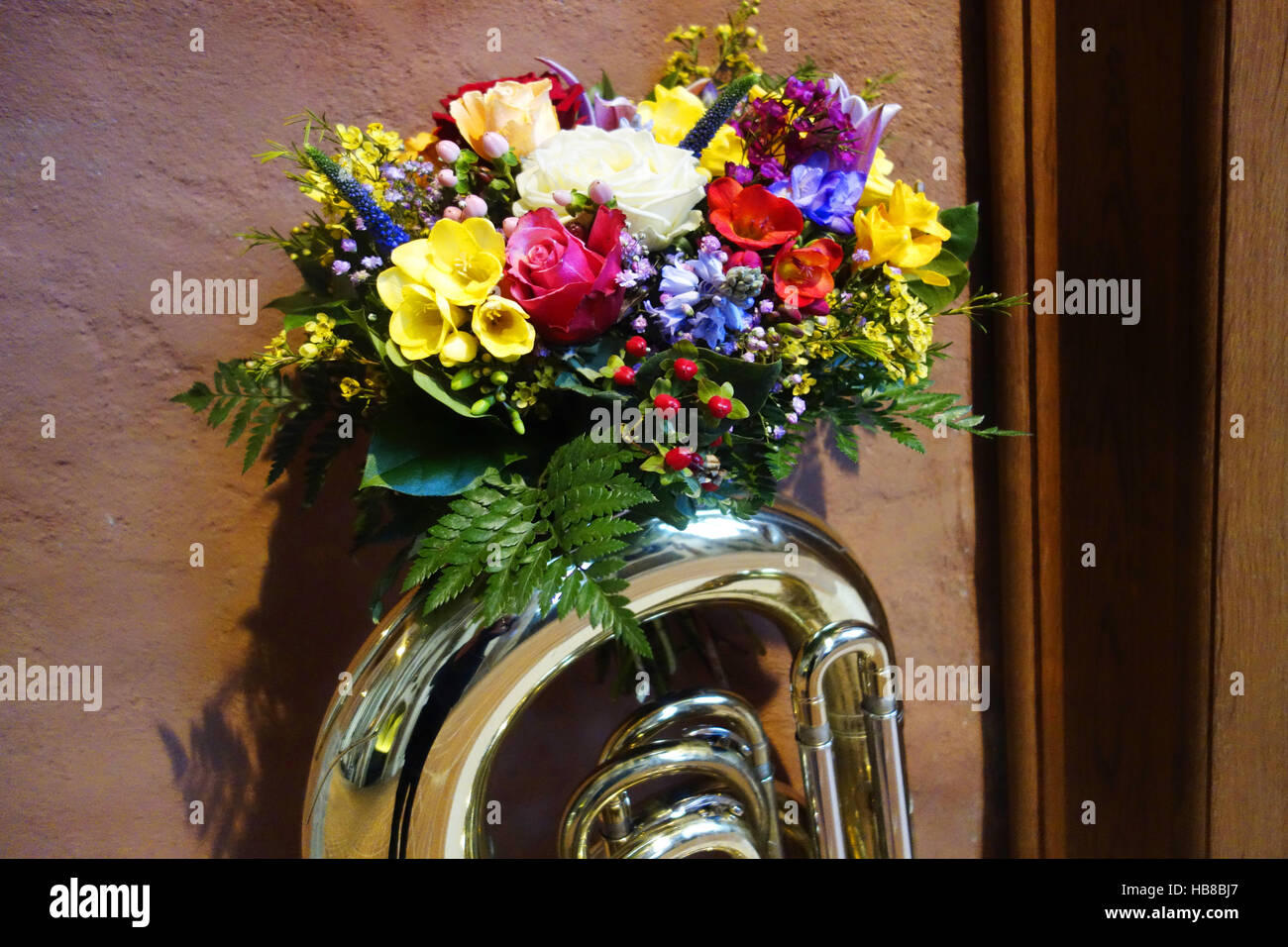 Tuba avec bouquet Banque D'Images