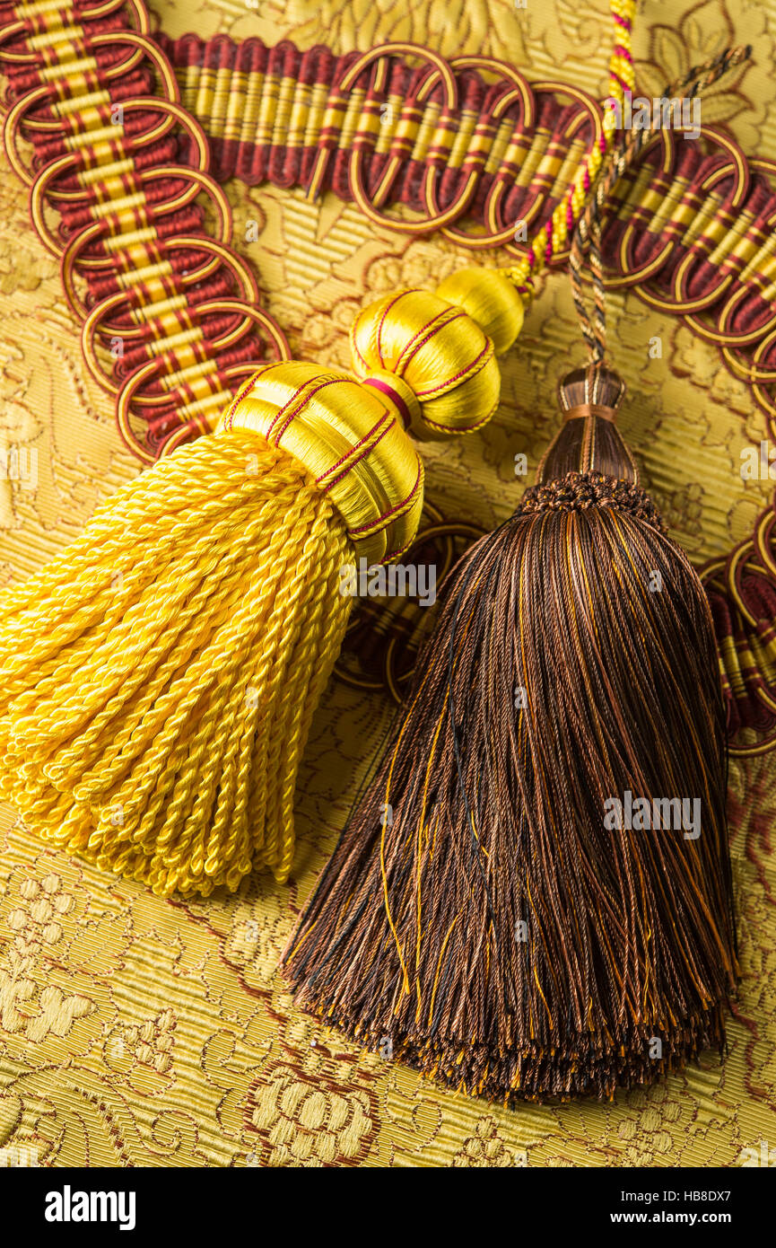 POMPONS S X 3 NYLON/POLYU MARRON FONCE | Leroy Merlin