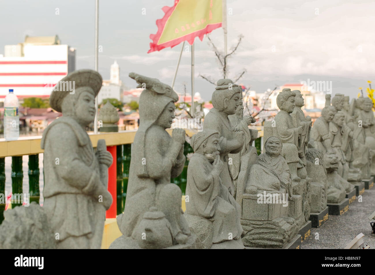 GEORGETOWN, MALAISIE - novembre 18,2016 : une vue rapprochée de Hean Boo Thean Kuanyin temple bouddhiste chinois avec des matières jetées Clan en statues. Construit sur pilotis au-dessus du port George Town Banque D'Images