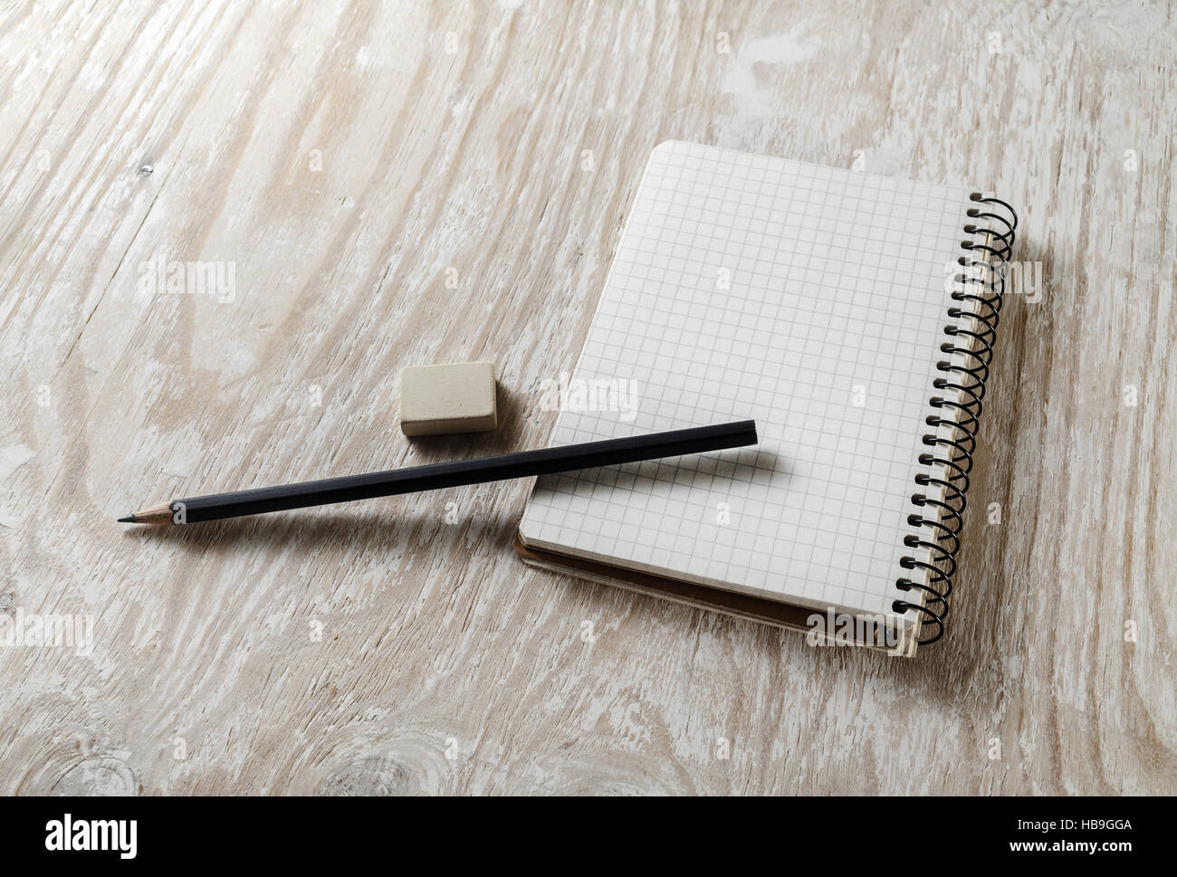 Sketchbook, Crayon et Gomme Banque D'Images