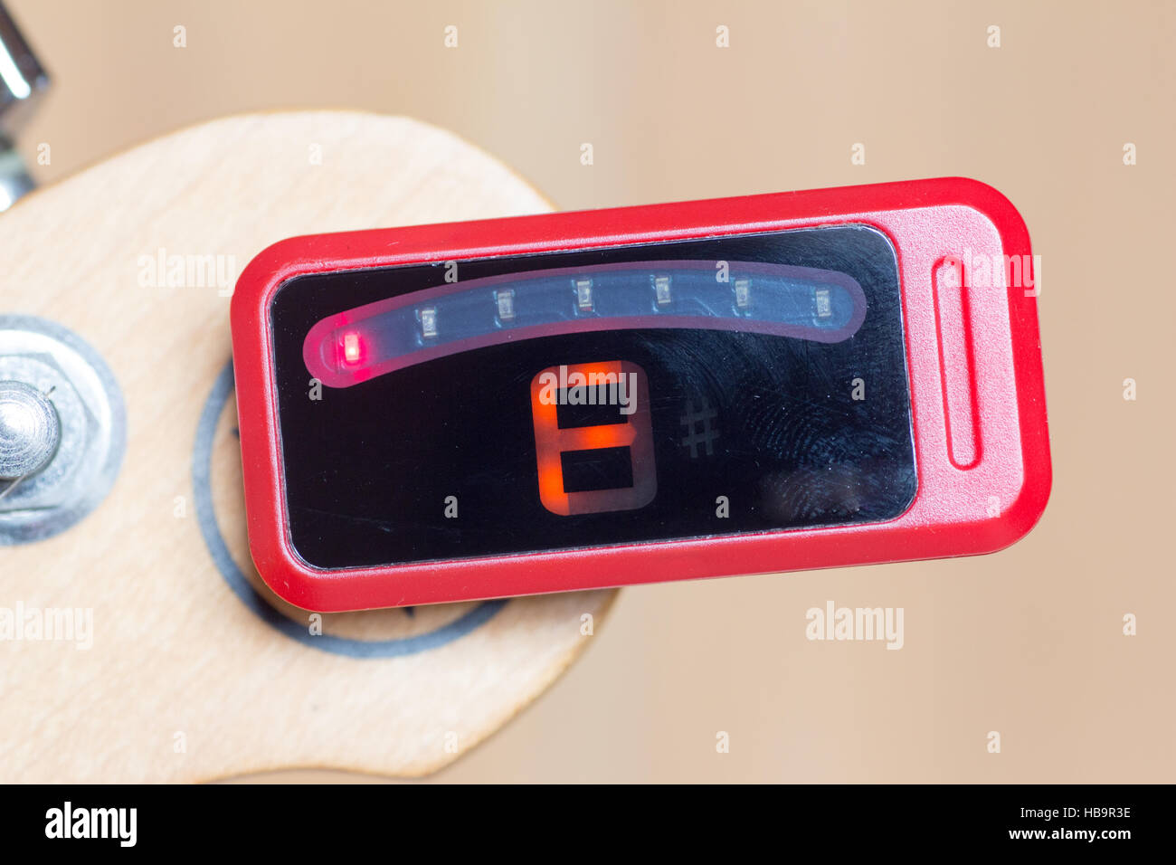 Série d'un réglage guitare, F, hors de l'écoute d'un tuner numérique Banque D'Images