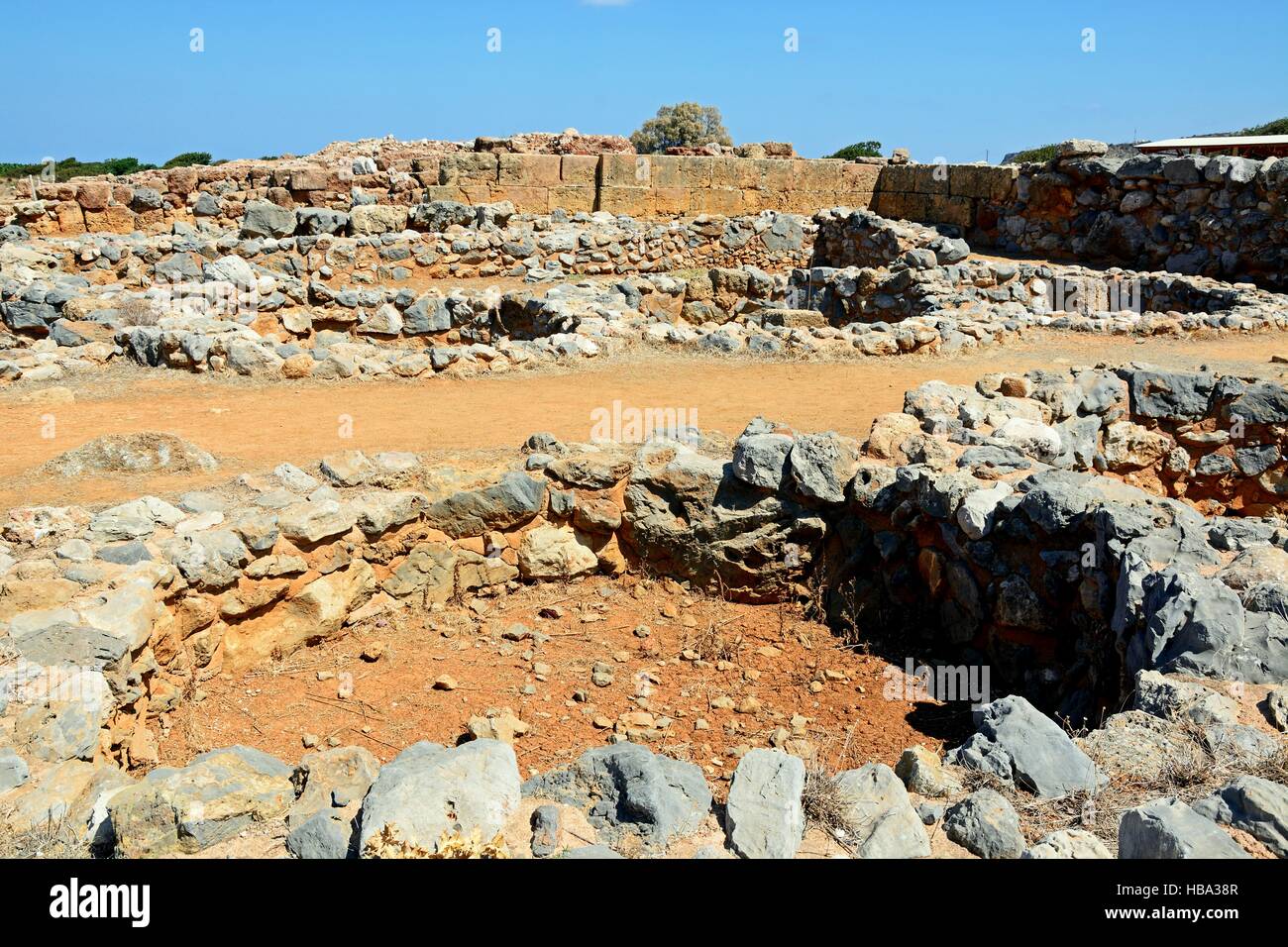 Les murs anciens dans le site archéologique des ruines minoennes Malia, Malia, Crète, Grèce, Europe. Banque D'Images