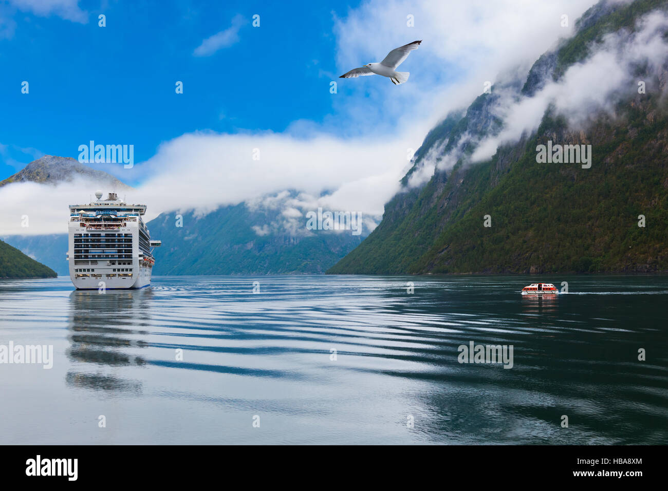 Navire au fjord de Geiranger - Norvège Banque D'Images