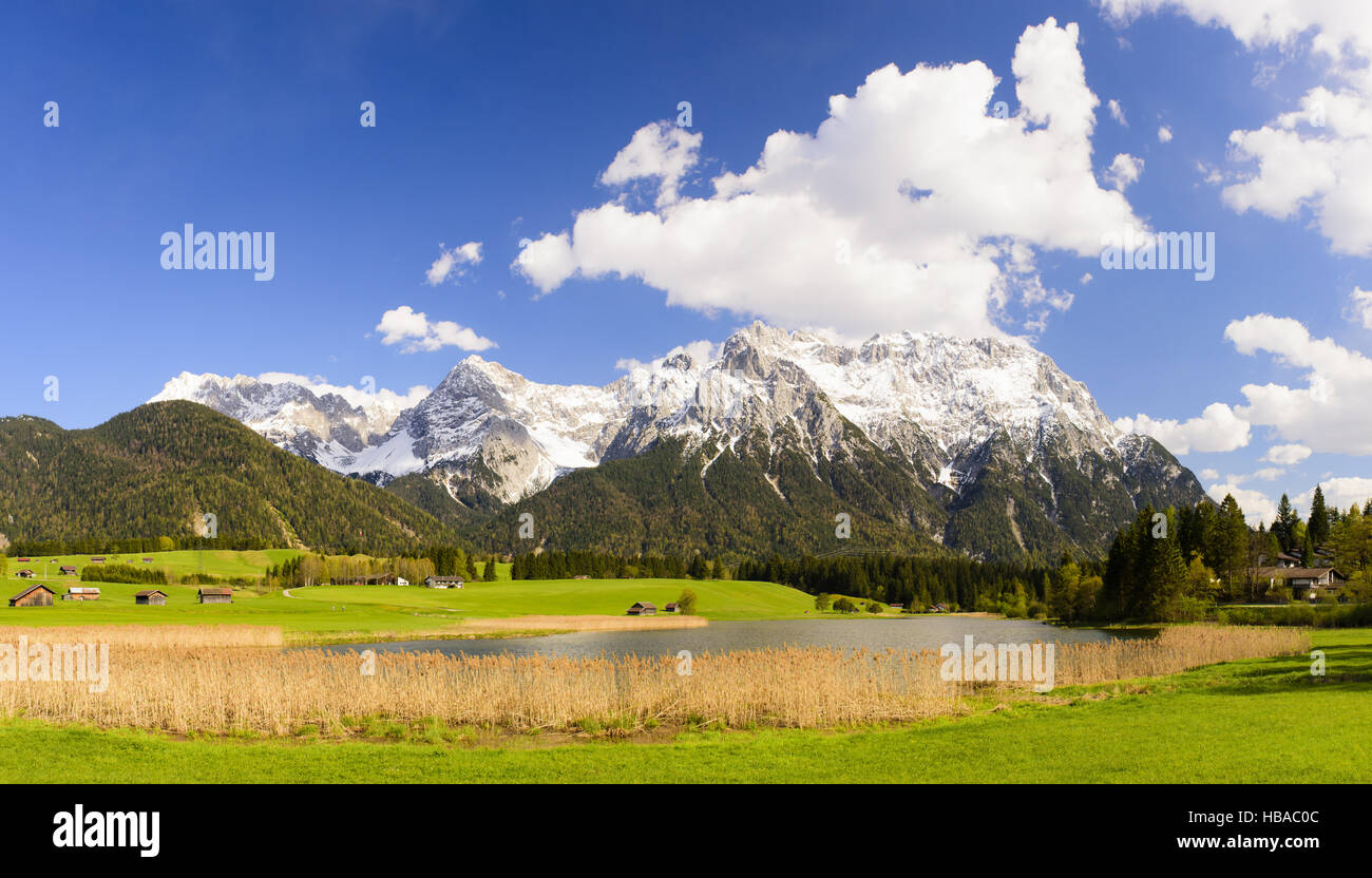 Vaste panorama paysage de montagnes des Alpes Banque D'Images