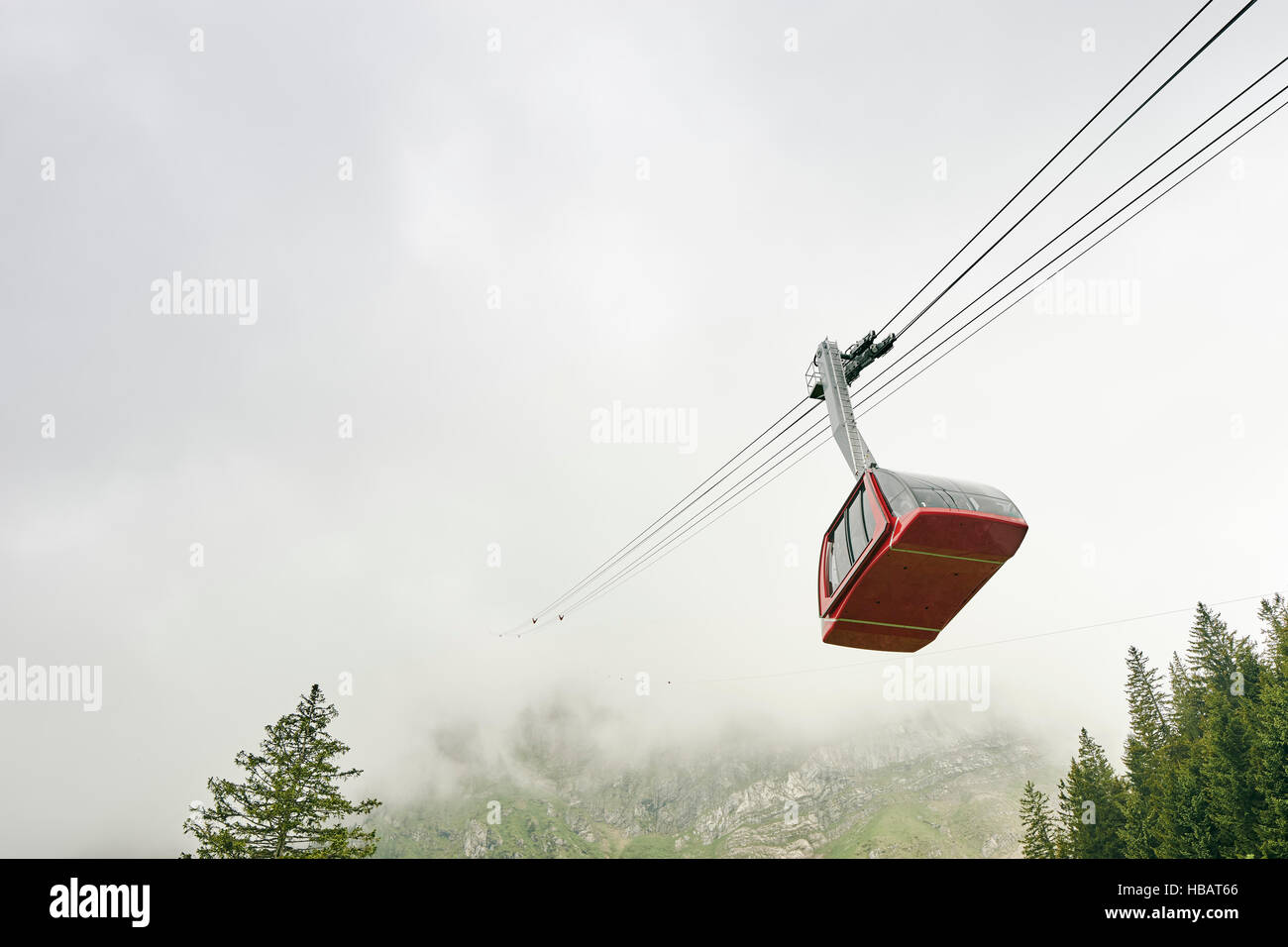 Cable car dans la brume, Le Mont Pilate, Suisse Banque D'Images