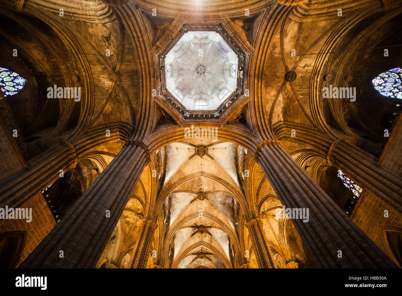 La Cathédrale de Barcelone, de l'intérieur côte gothique voûte et coupole, Catalogne, Espagne, Europe Banque D'Images