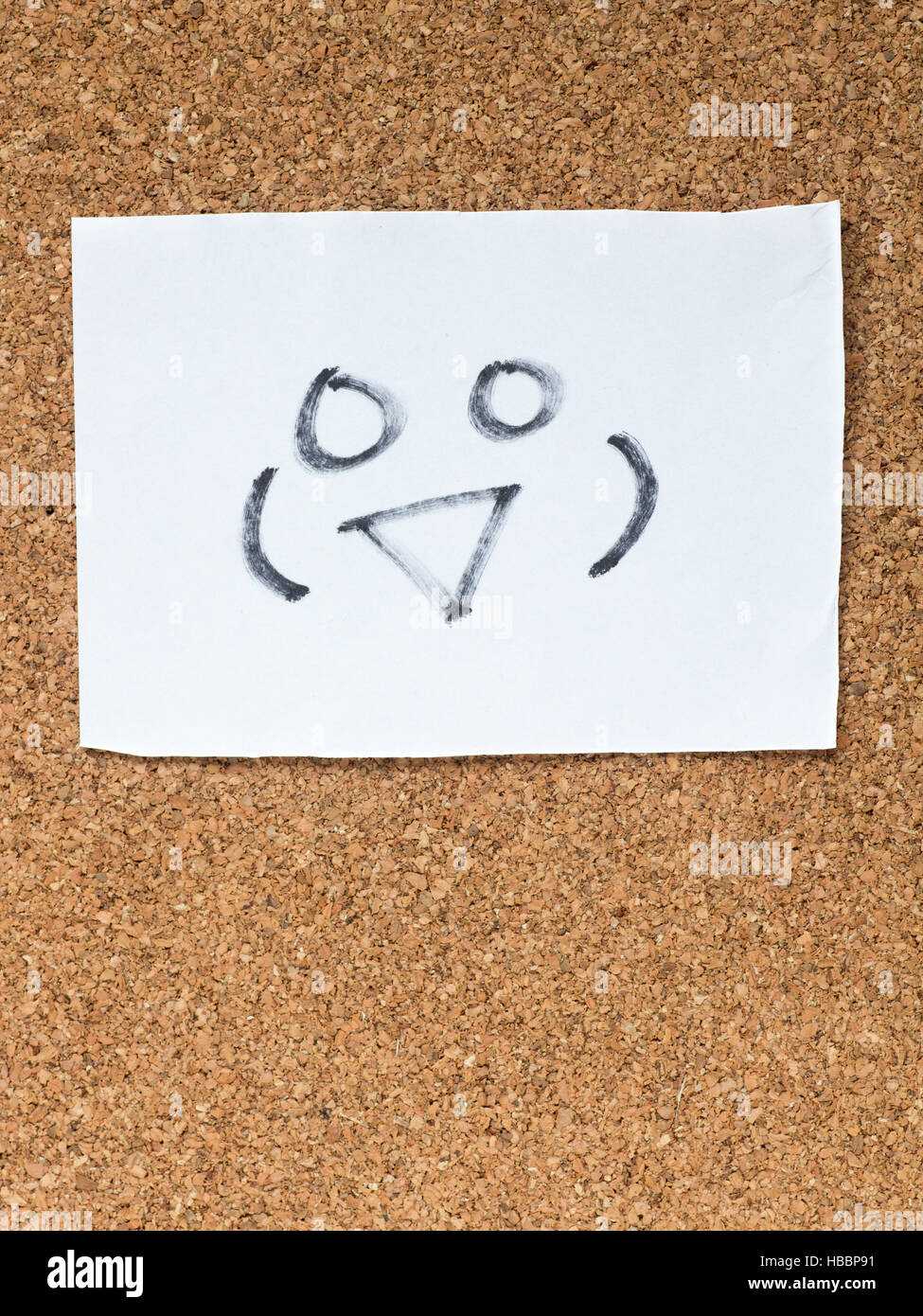 La série d'émoticônes japonais appelé Kaomoji sur le panneau de liège, smiling Banque D'Images