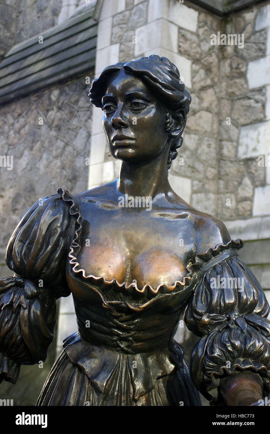 Molly Malone, Dublin , sculpture de femme rendu célèbre par la chanson Molly Malone. Nouvelle position, s'installe à cet emplacement en 2014. Banque D'Images