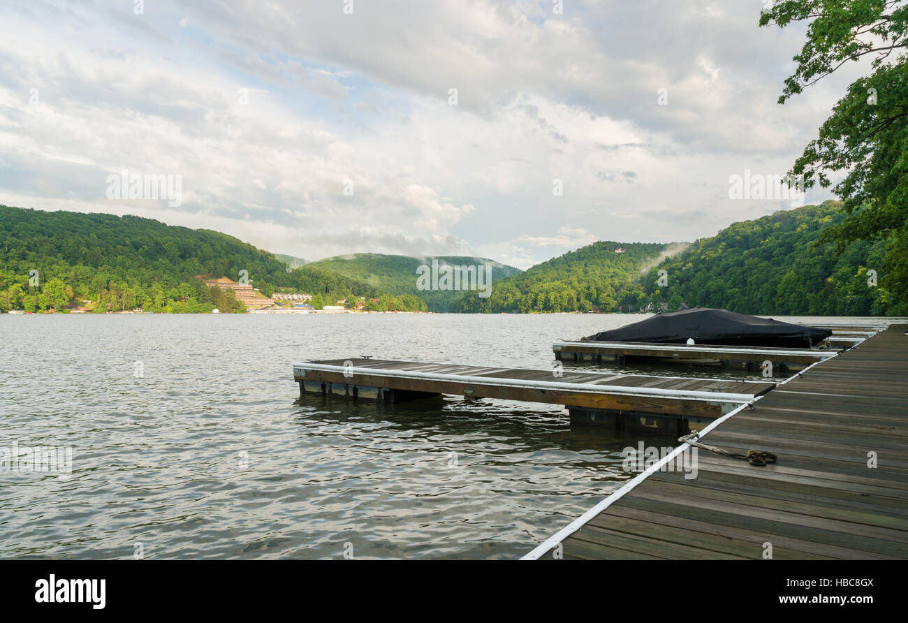 Dock de bateau sur le lac de triche Morgantown Banque D'Images