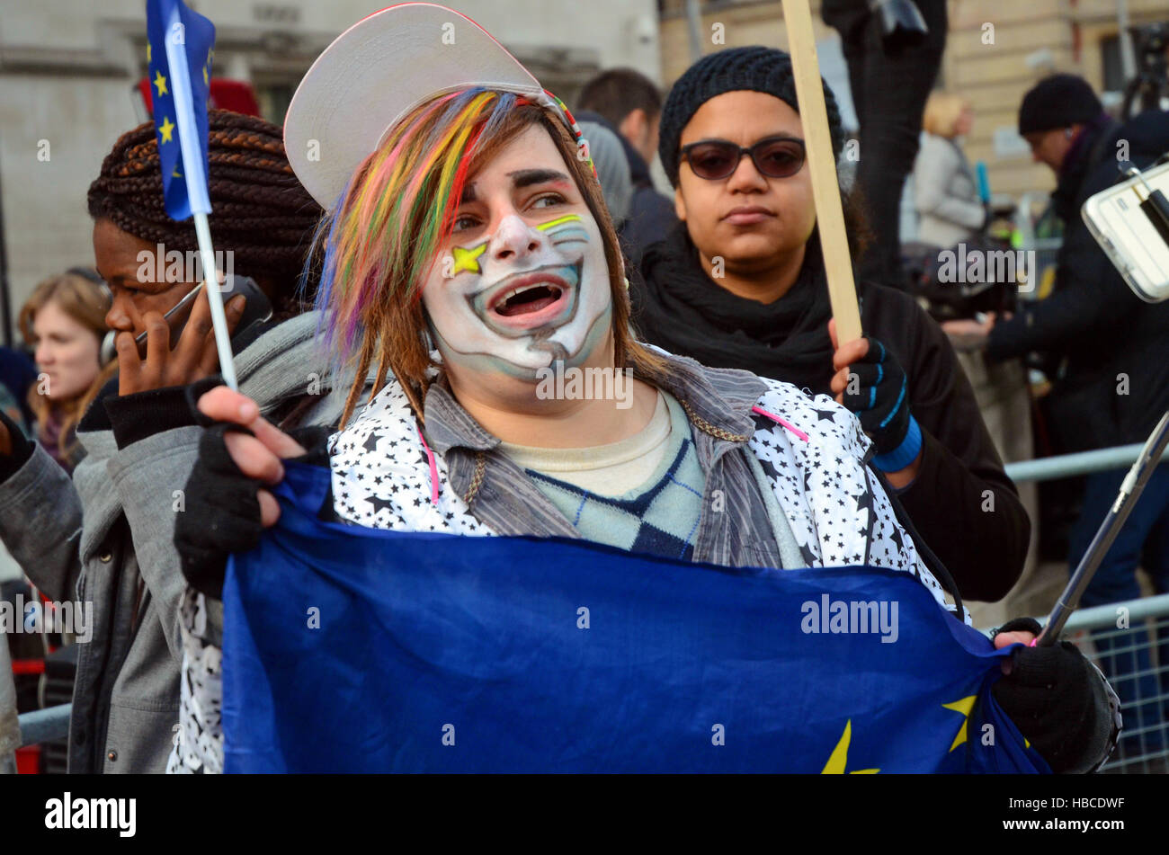 London, UK, 05/12/2016, la Cour suprême de Londres que les juges commencent à délibérer le Brexit référendum introduit par Gina Miller que le gouvernement n'a pas le droit d'utiliser le Nous royal et le référendum est uniquement consultatif. Credit : JOHNNY ARMSTEAD/Alamy Live News Banque D'Images