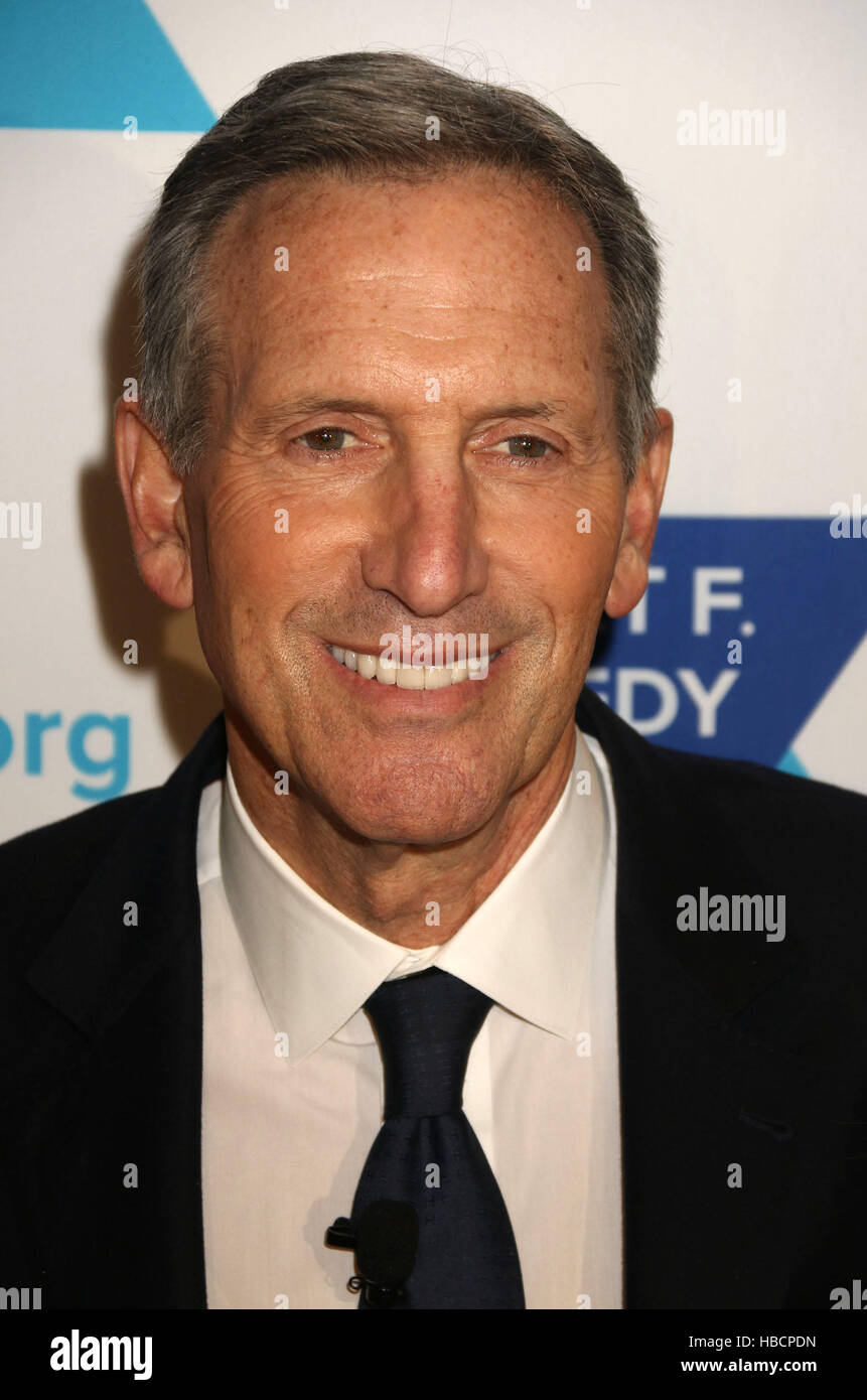 New York, New York, USA. 6e Dec 2016. Ancien PDG de Starbucks Howard Schultz RFK des droits de l'homme assiste à l'onde d'Espoir 2016 Gala tenu à l'hôtel Hilton New York. Credit : Nancy/Kaszerman ZUMA Wire/Alamy Live News Banque D'Images