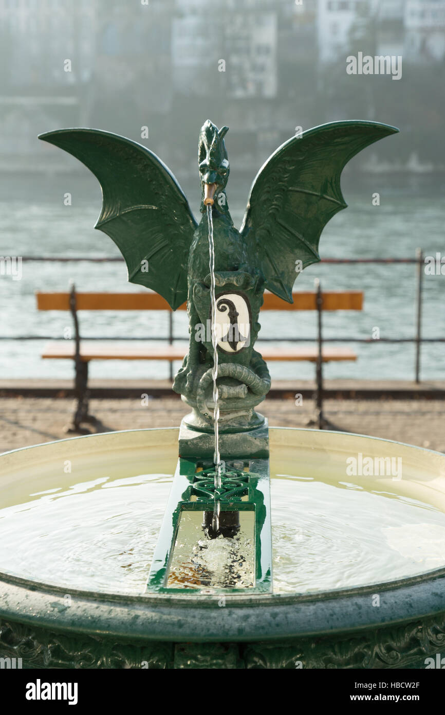 Une photographie d'une statue de basilic à Bâle, Suisse. Le basilic est un dragon mythique. Banque D'Images