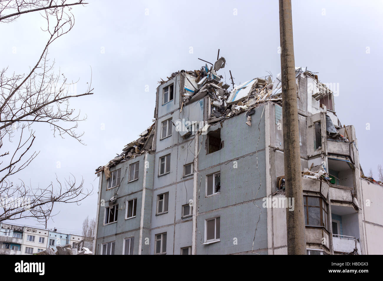 Démolition de bâtiments en milieu urbain. Maison en ruines. Banque D'Images