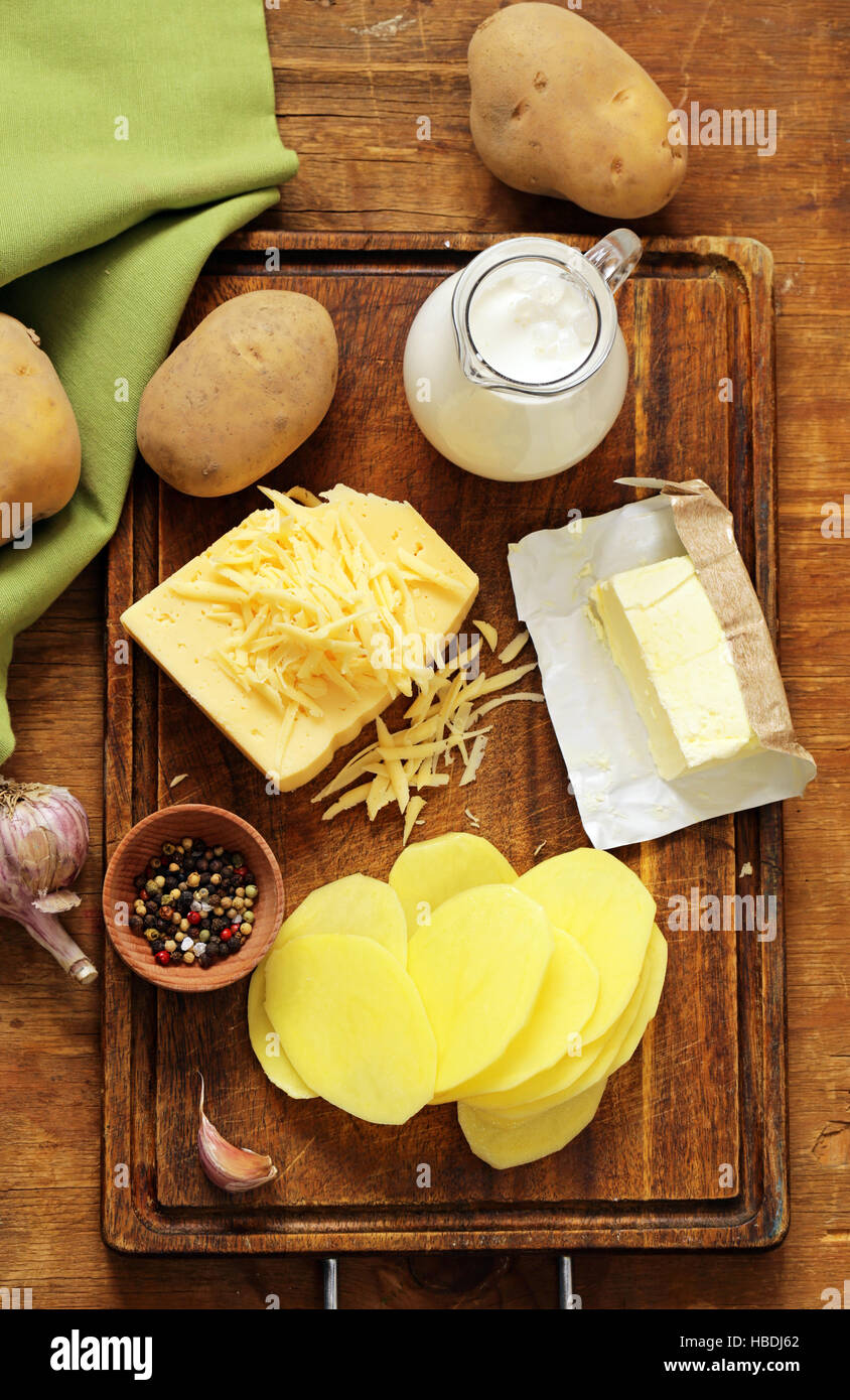Gratin de pommes de terre française traditionnelle à la crème et au fromage Banque D'Images