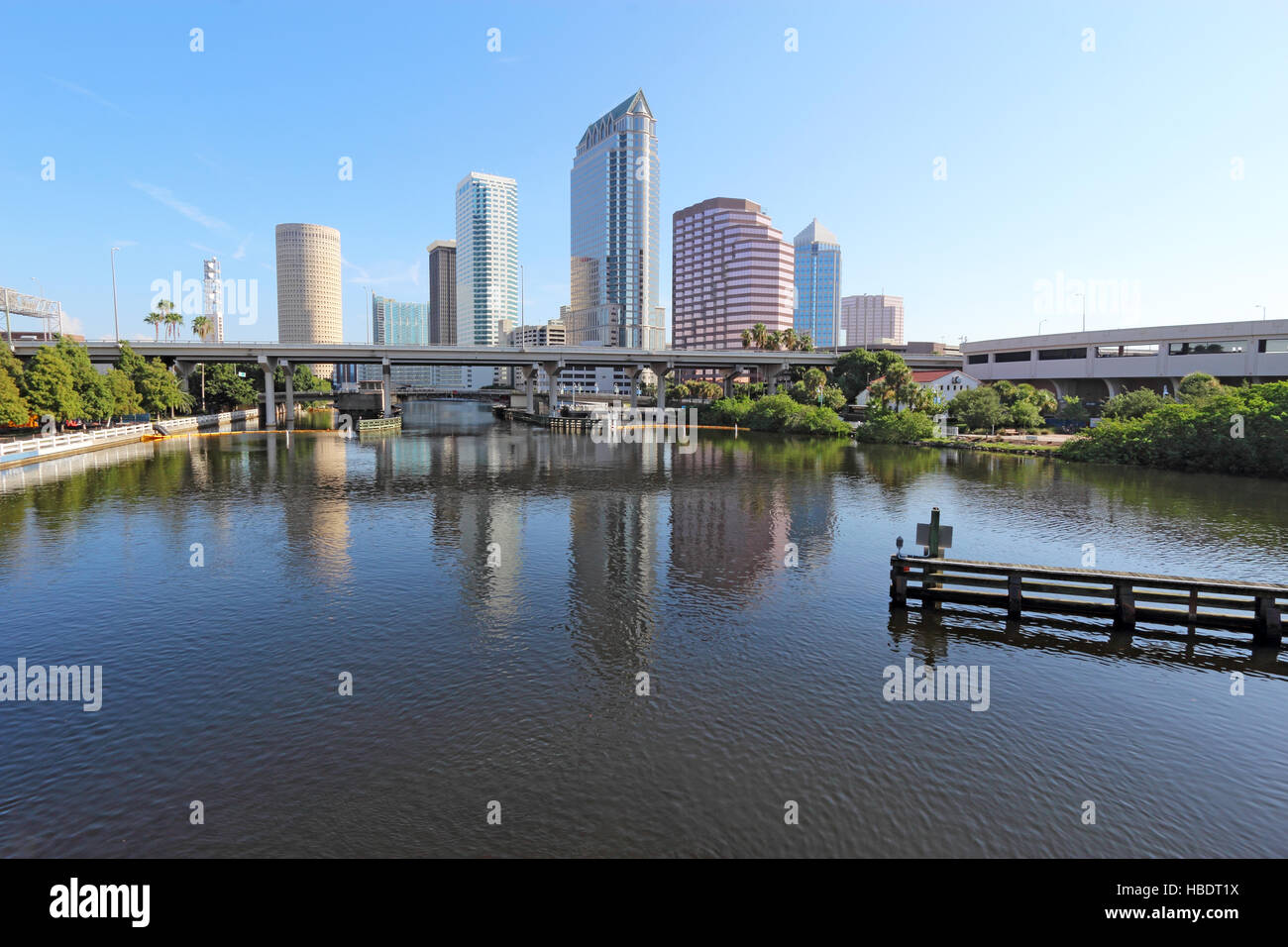 Tampa, Floride partielle avec skyline Park USF et les bâtiments commerciaux Banque D'Images
