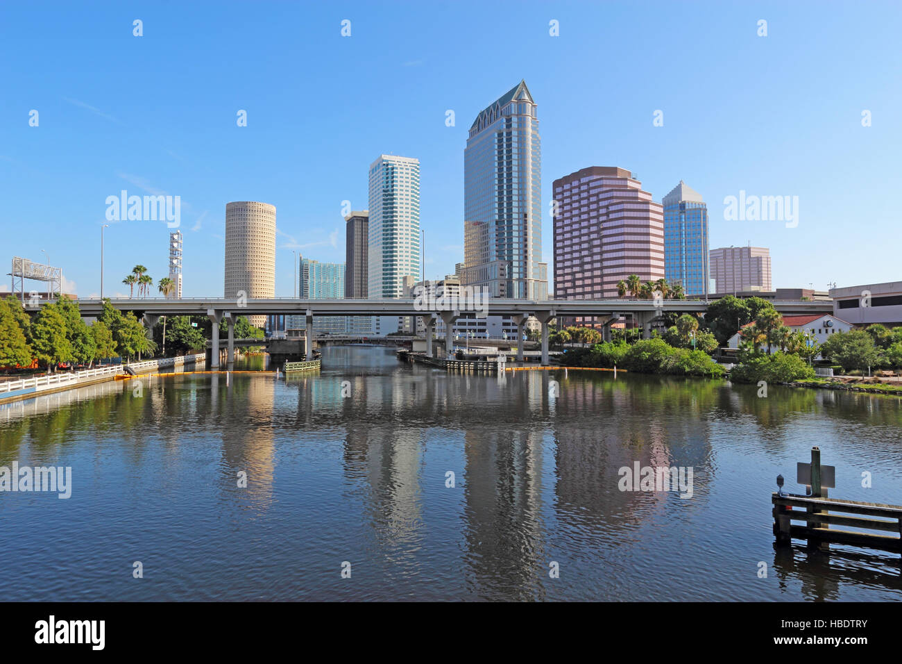Tampa, Floride partielle avec skyline Park USF et les bâtiments commerciaux Banque D'Images