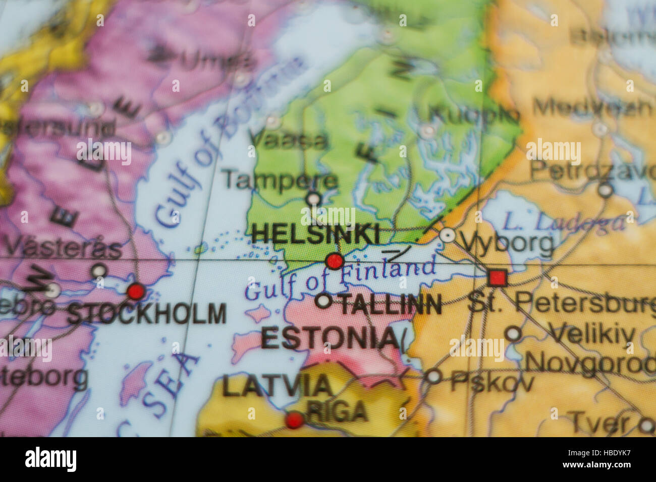 Belle photo d'une carte de Finlande et la capitale Helsinki . Banque D'Images