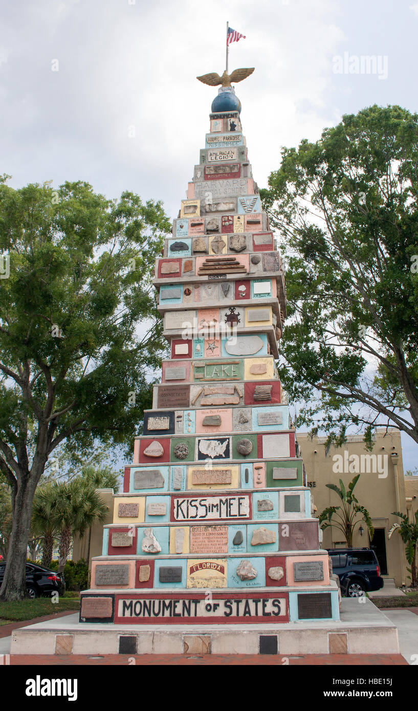Le Monument of States à Kissimmee, en Floride, est un hommage imposant construit à partir de pierres représentant tous les états américains et les pays du monde entier. Banque D'Images
