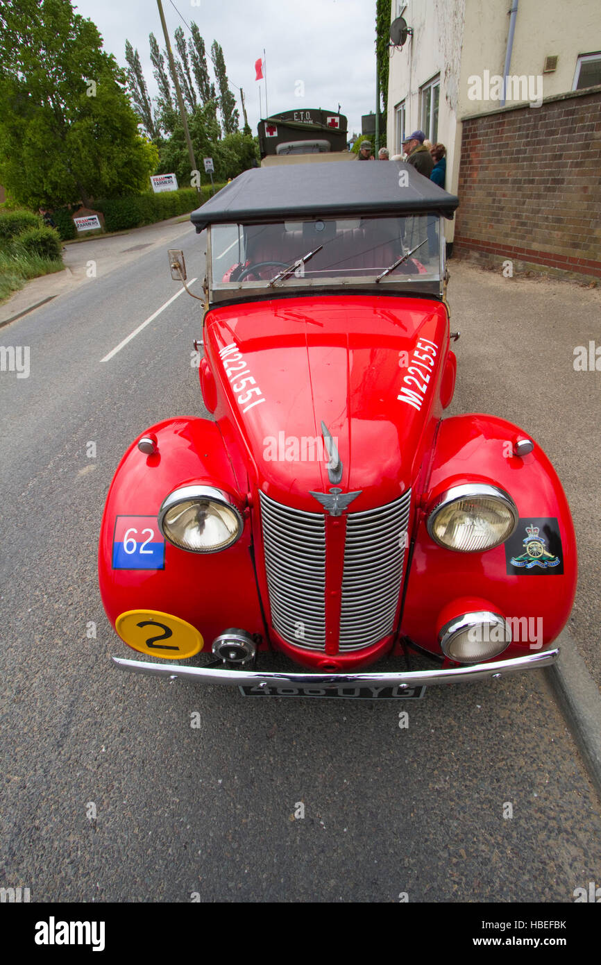 Un salon de voiture Austin dans la livrée de seconde guerre mondiale, mais la voiture personnel mauvaise couleur/couleur Banque D'Images