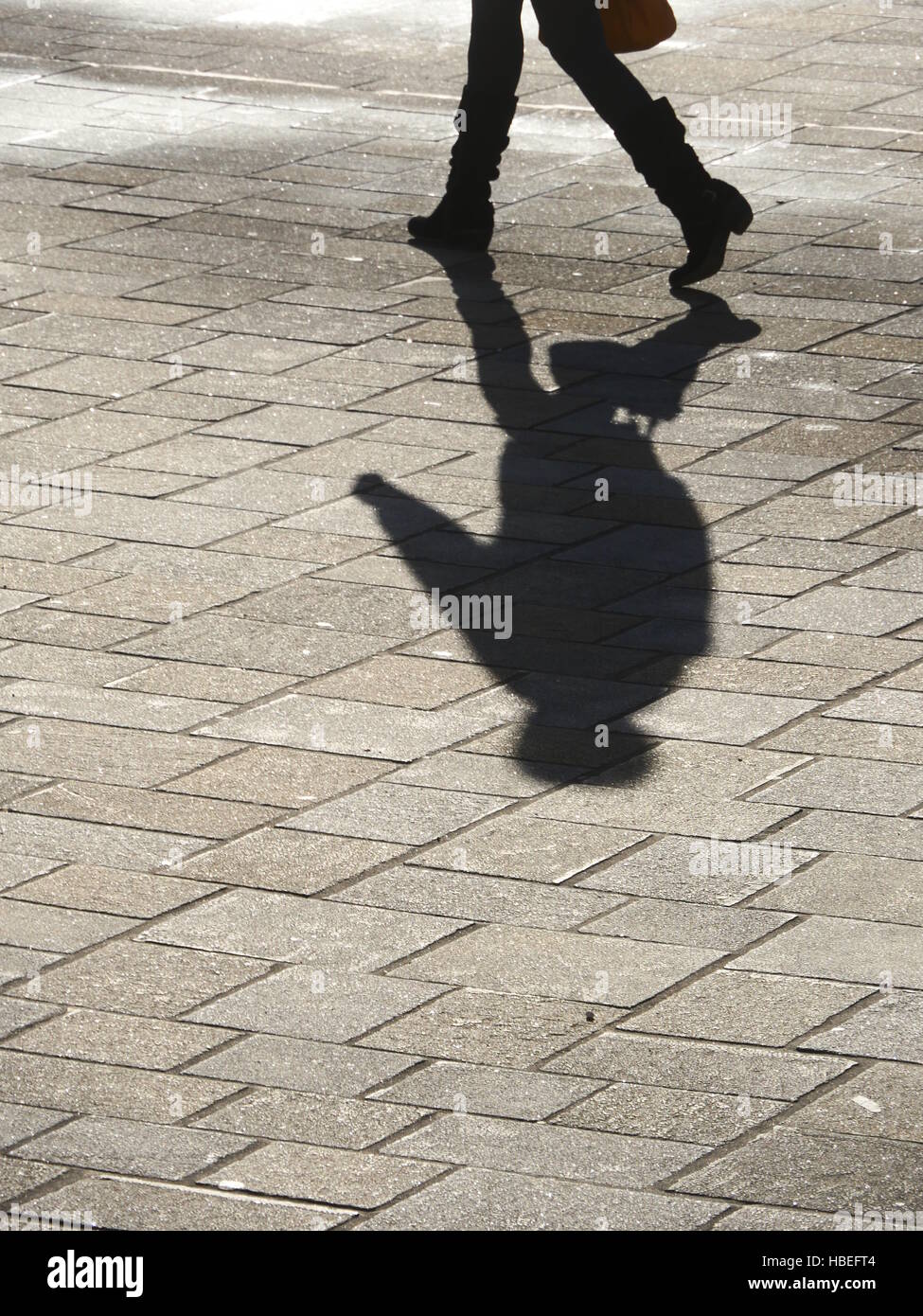 Ombre d'homme qui marche Photo Stock - Alamy