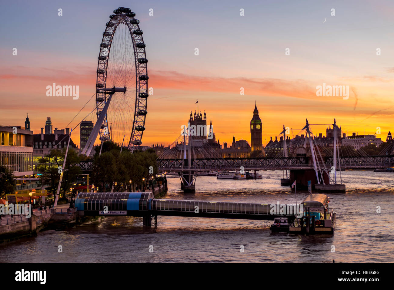 Royaume-uni, Angleterre, Londres, Millenium Wheel BB skyline sunset Banque D'Images